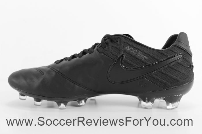 Nike Tiempo Black Soccer Shoe Review photo 4