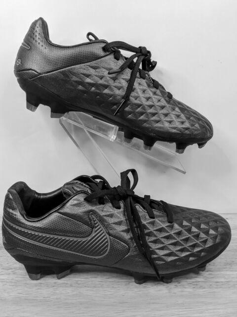 Nike Tiempo Black Soccer Shoe Review photo 5